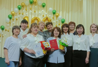 Награждение сотрудников отделения на дому в связи с празднованием 100-летнего юбилея АУСО «Улан-Удэнский комплексный центр социального обслуживания населения «Доверие»