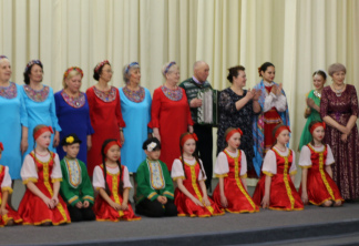 28 апреля Досуговый центр ветеранов «Забота», педагоги и учащиеся МАУ ДО  ДШИ № 6, подготовили праздничный концерт в АУСО «У-УКЦ «Доверие». 