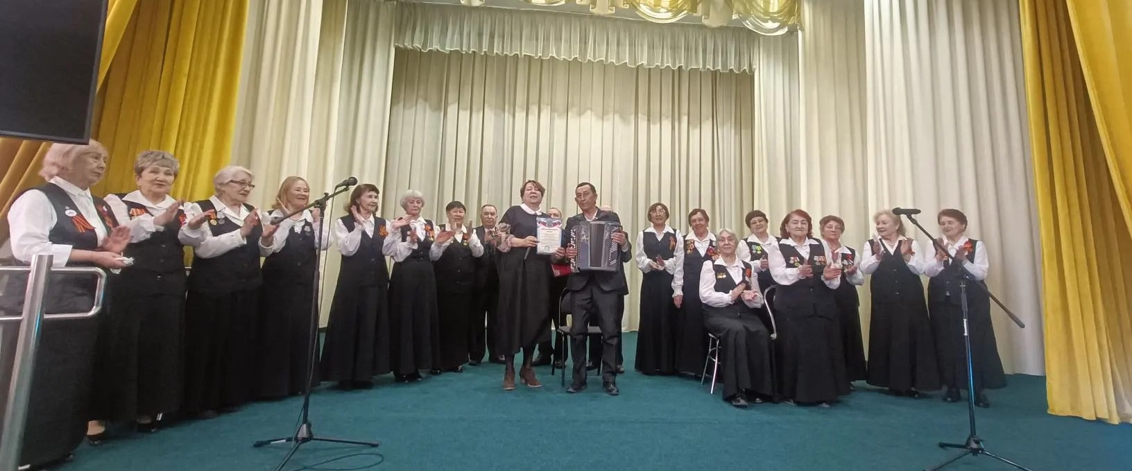 Концертная программа коллектива ветеранов Профтехобразования «Лейся песня»