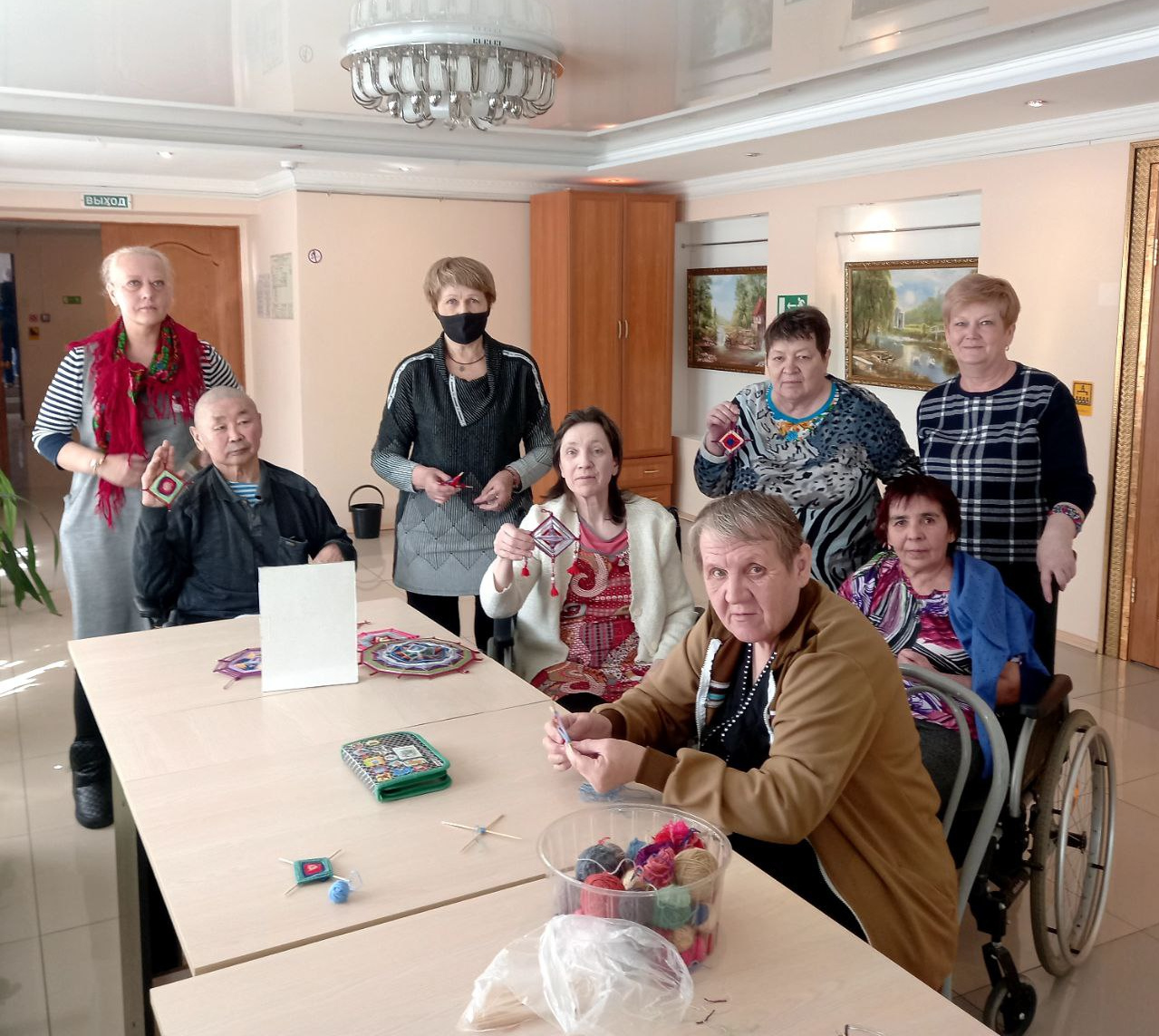 05 апреля 2022 года в  АУСО «У-УКЦ «Доверие» был проведен мастер-класс «По плетению мандалы» совместно с Центром досуговой помощи пенсионерам «Забота».
