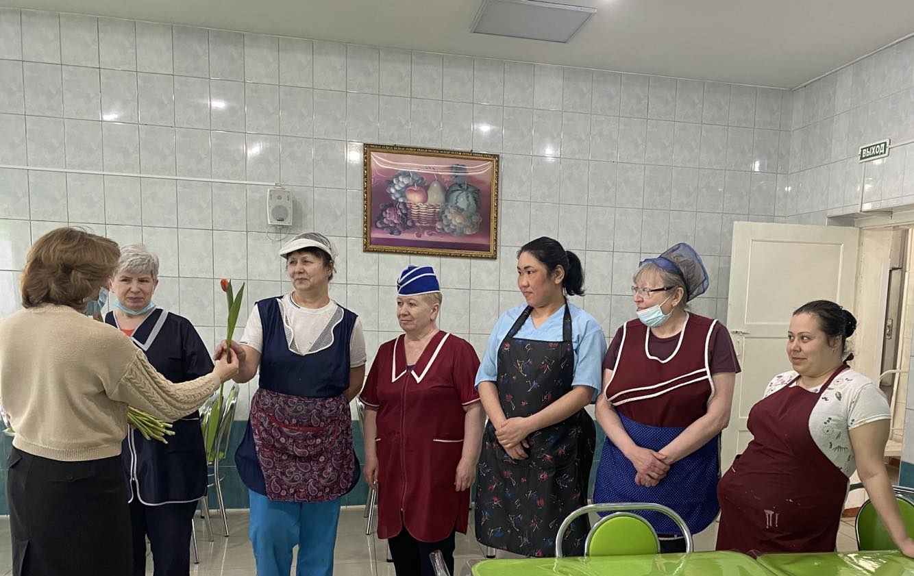 В рамках Всероссийской акции «Вам любимые», приуроченной к Международному женскому дню, АУСО «Улан-Удэнский КЦ «Доверие» принял участие в данной акции.