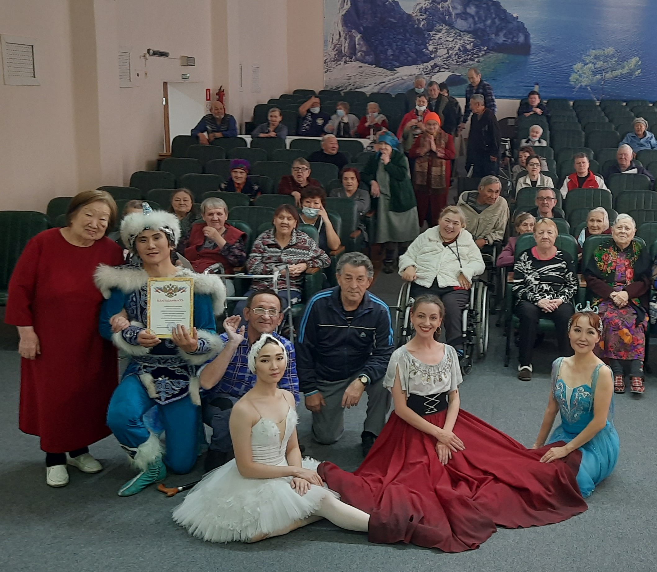 4 октября артисты Бурятского государственного академического театра  оперы и балета имени Г.Ц.Цыдынжапова организовали праздничный концерт 
