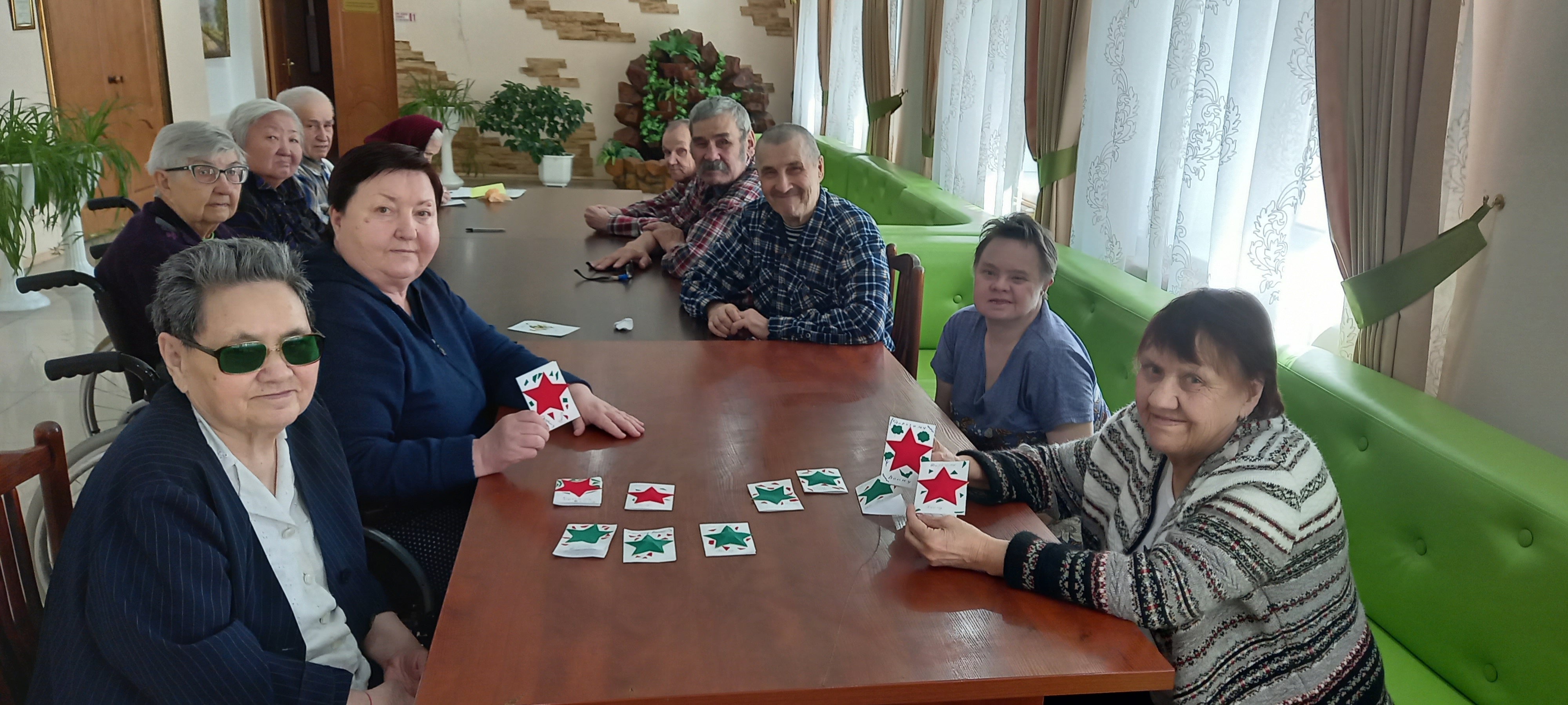 04 мая 2023 года Психологический клуб «Пчелки» и  проживающие учреждения  присоединились к акции:  « Вместе — мы сила!».