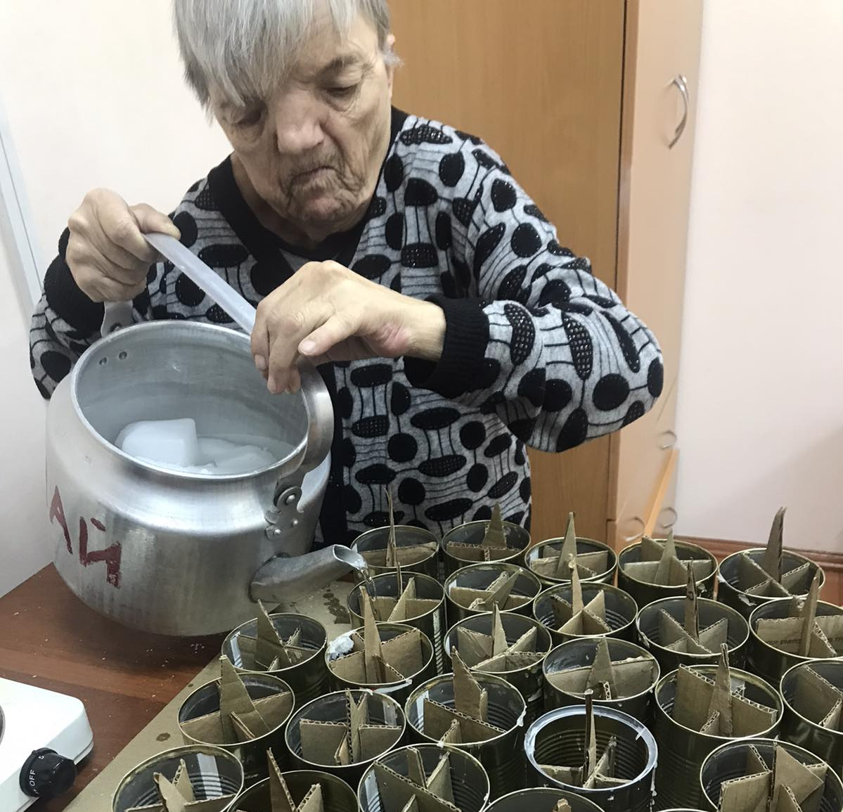 Изготовление окопных свечей для СВО