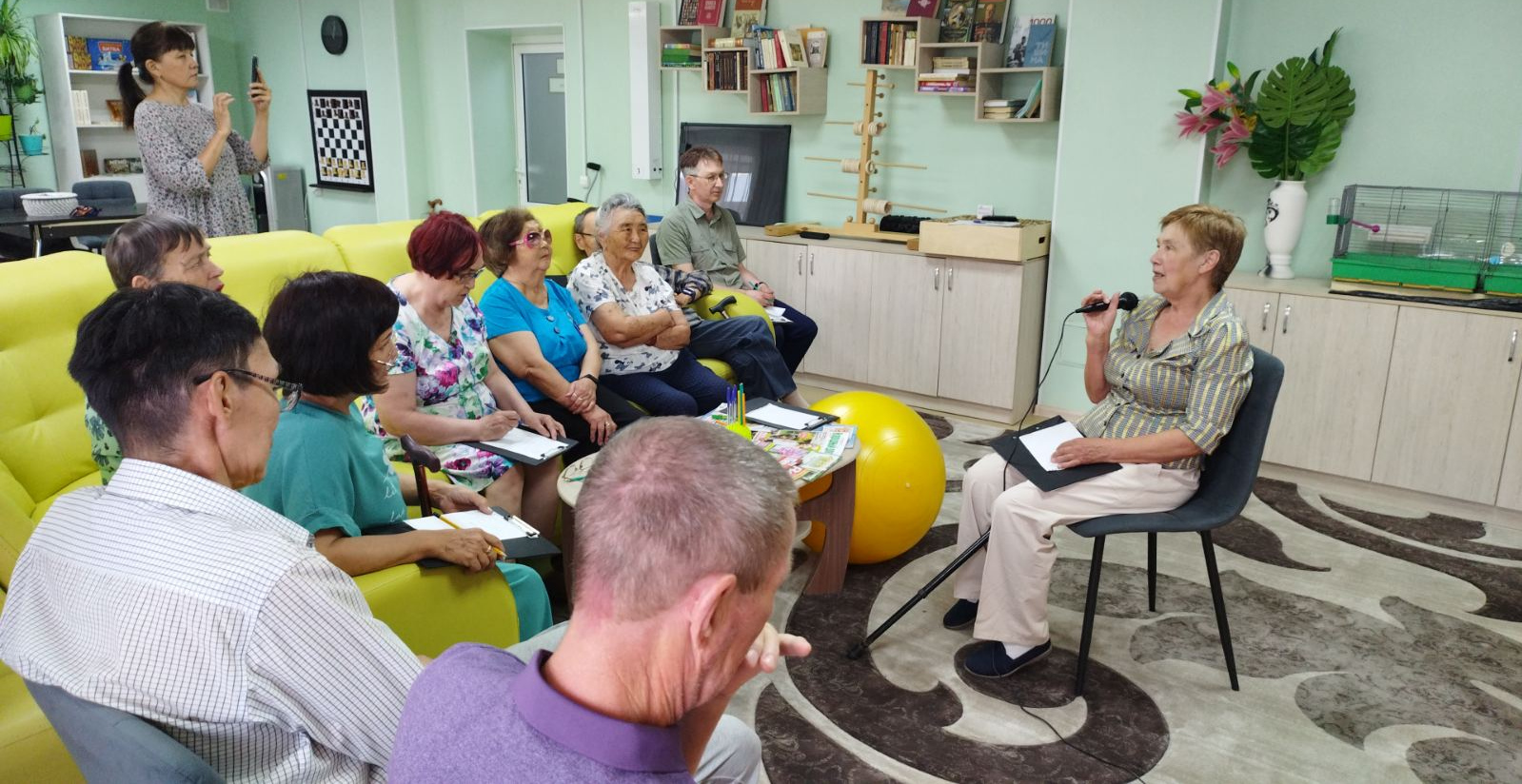 Один из самых популярных  видов искусства – песня. Песня соединяет два разных понятия — музыка и слово. В ней отражается душа народа, его быт, традиции,  исторические события.