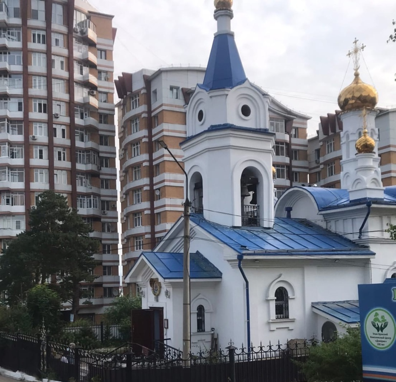 Божественная литургия в храме Покрова Пресвятой Богородицы в день памяти первоверховных апостолов Петра и Павла