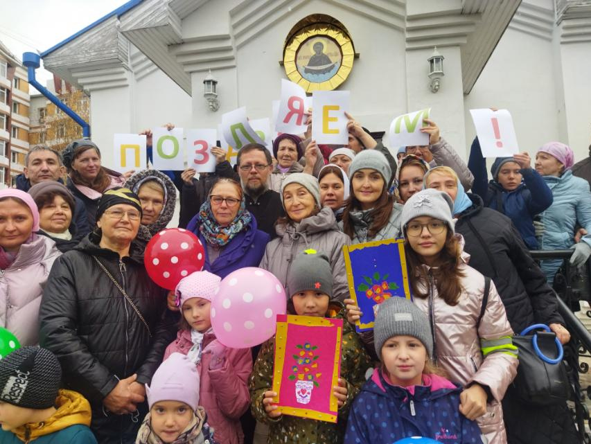 Настоятель Храма Покрова Пресвятой Богородицы Директор Православной Классической школы города Улан-Удэ а также прихожане православных храмов города Улан-Удэ, поздравляют проживающих АУ СО «УУ