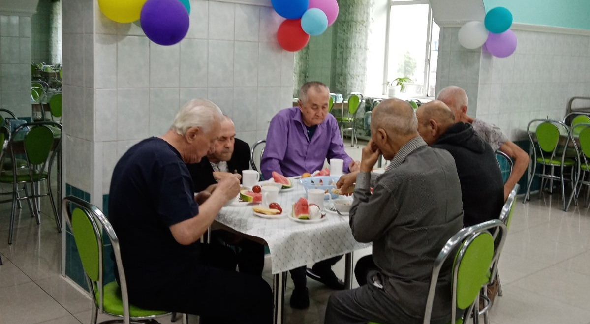 В конце каждого месяца, в «Улан-Удэнском комплексном центре «Доверие», по традиции проводится День именинника.