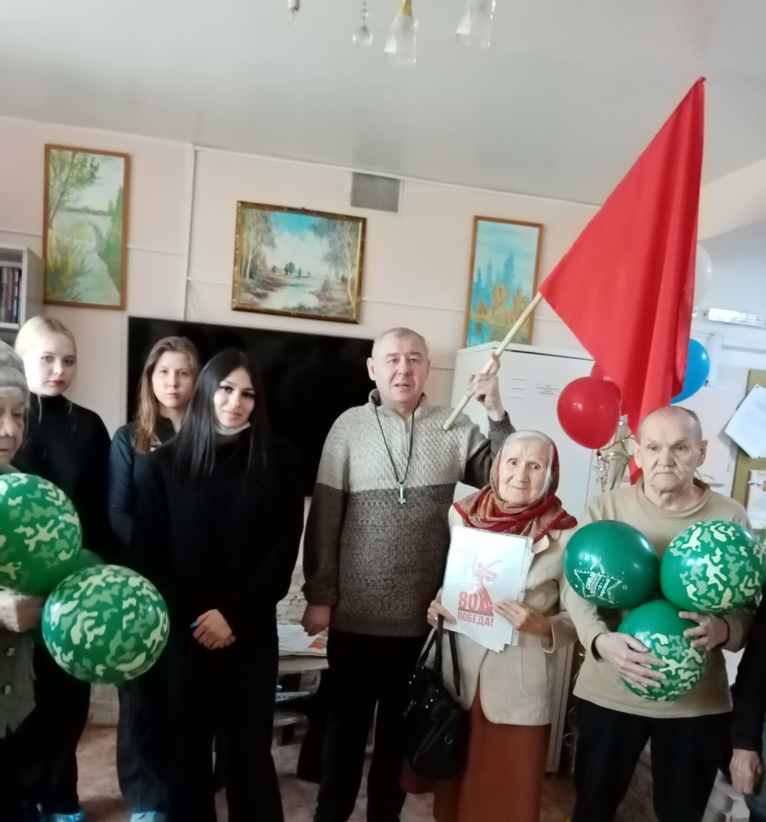 В  АУСО «Улан-Удэнский комплексный центр социального обслуживания населения «Доверие» продолжаются мероприятия, посвященные 80-й годовщине Победы в Великой Отечественной войне.