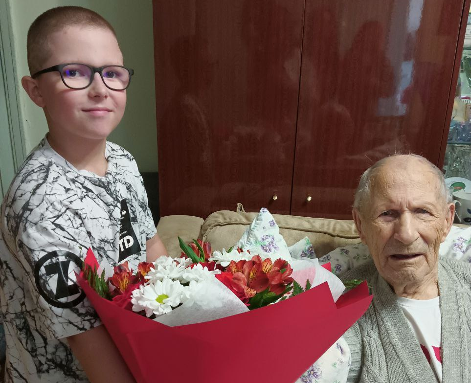 25 августа специалисты центра «Доверие» поздравили со 100-летним юбилеем ветерана Великой Отечественной войны Штрокова Николая Ивановича