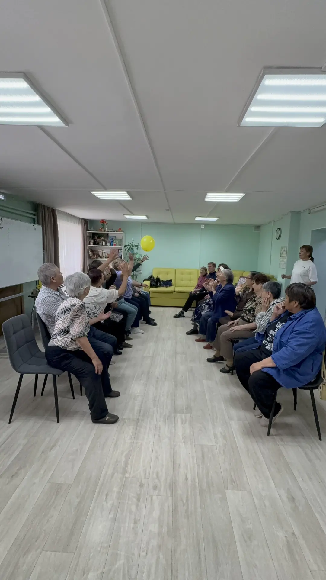 Начало рабочей недели в отделении дневного пребывания: будущие специалисты по социальной работе подарили праздник движения и ума «Веселые старты»: «Салют» и «Радуга» встретились на соревнова