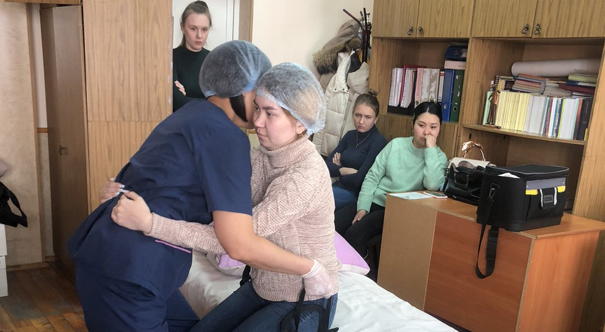 В Бурятии продолжается реализация программ обучения по Школе ухода для пожилых граждан и инвалидов как важнейшего направления пилотного проекта по созданию СДУ.