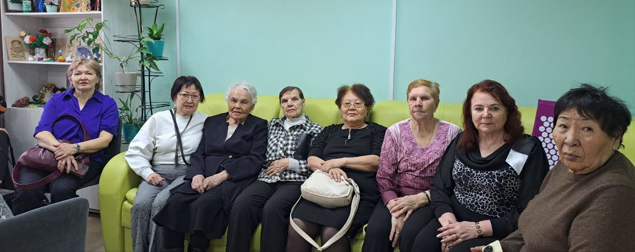 Ветераны Советского района в гостях у отделения дневного пребывания: творчество, здоровье и душевная встреча